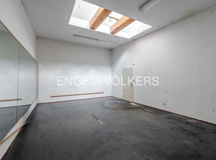 Pronájem obchodní prostor, 94 m²