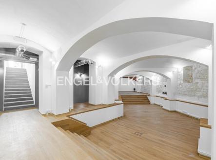 Pronájem obchodní prostor, 363 m²