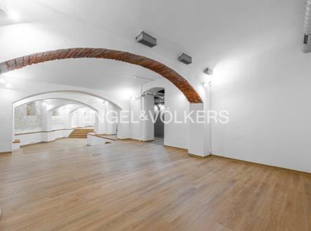 Pronájem obchodní prostor, 363 m²