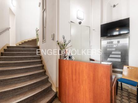 Pronájem kanceláře, 169 m²