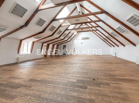 Pronájem kanceláře, 424 m²