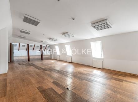 Pronájem kanceláře, 424 m²