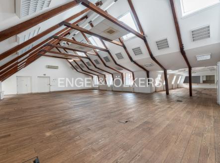Pronájem kanceláře, 424 m²