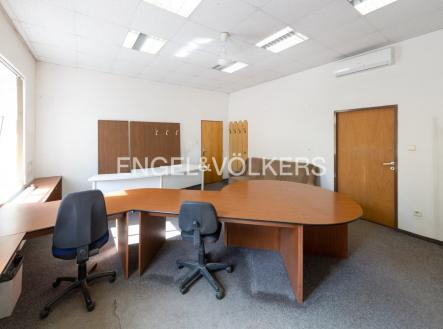 Pronájem - kanceláře, 58 m²