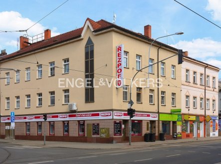 Kancelářský prostor – frekventovaná lokalita u tramvajové zastávky