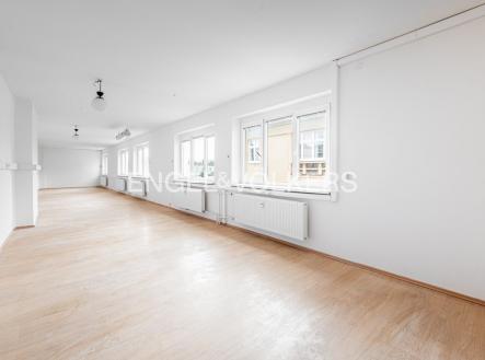 Pronájem kanceláře, 65 m²