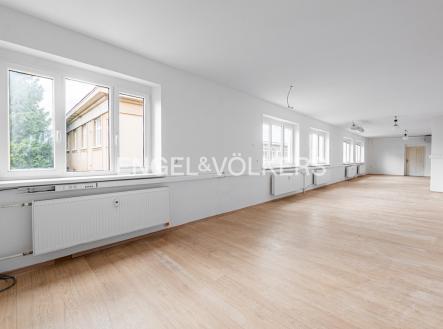 Pronájem kanceláře, 65 m²