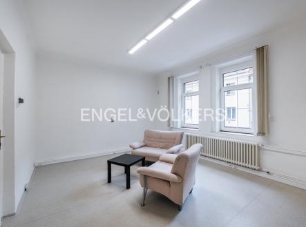 Pronájem kanceláře, 70 m²