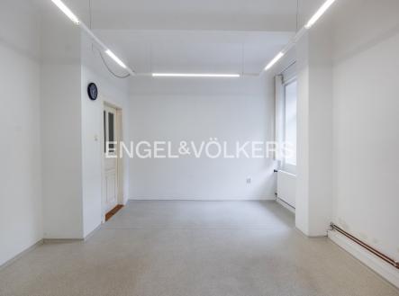 Pronájem kanceláře, 70 m²