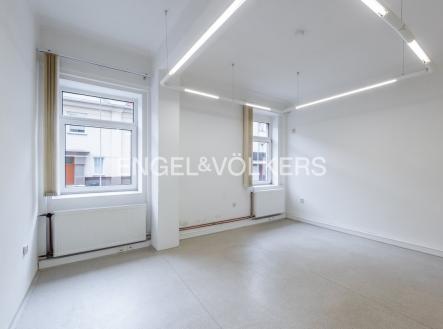 Pronájem kanceláře, 70 m²
