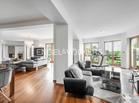 Pronájem domu/vily, 315 m²