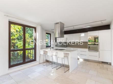 Pronájem domu/vily, 436 m²