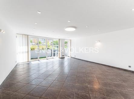 Pronájem domu/vily, 360 m²