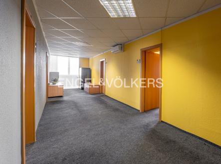 Pronájem - kanceláře, 92 m²