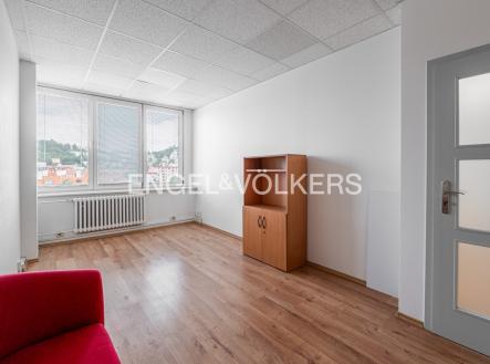 Pronájem kanceláře, 68 m²