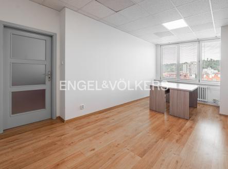 Pronájem kanceláře, 68 m²