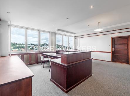 Pronájem kanceláře, 268 m²