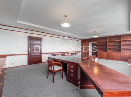 Pronájem kanceláře, 268 m²