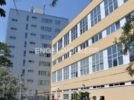 Pronájem kanceláře, 68 m²