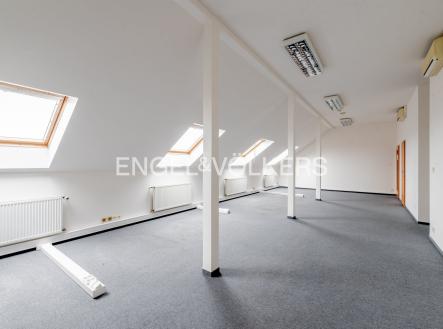 Pronájem kanceláře, 132 m²