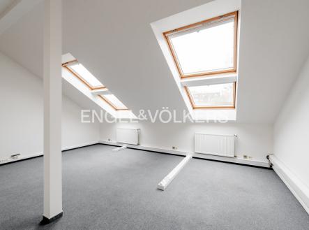 Pronájem kanceláře, 132 m²