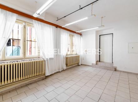 Pronájem obchodní prostor, 18 m²