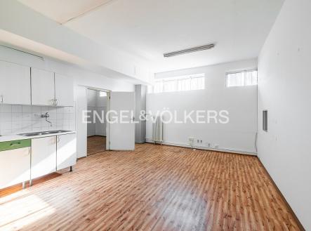 Pronájem komerčního objektu, jiný, 60 m²
