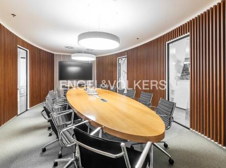 Pronájem kanceláře, 330 m²