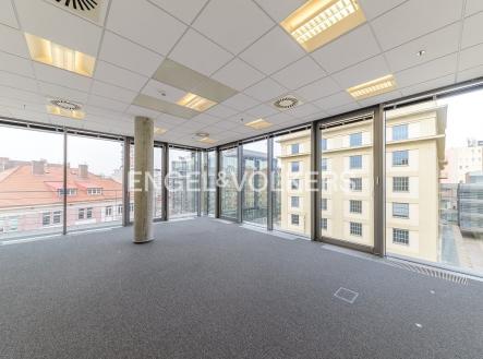 Pronájem kanceláře, 564 m²