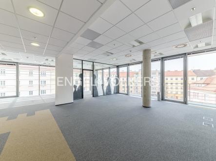 Pronájem kanceláře, 564 m²