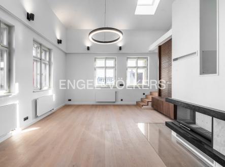 Pronájem bytu, 4+kk, 148 m²