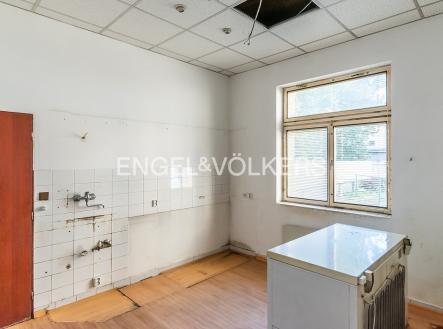 Pronájem komerčního objektu, jiný, 299 m²