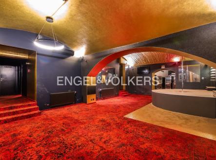 Pronájem obchodní prostory, 510 m²