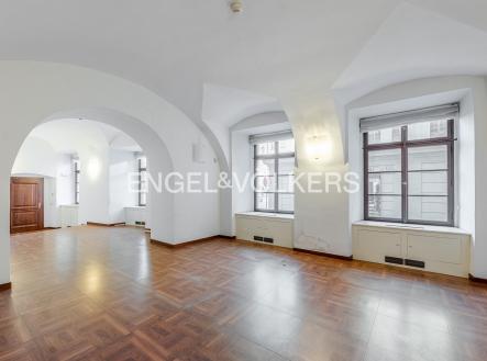 Pronájem kanceláře, 245 m²