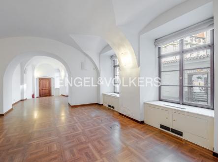 Pronájem kanceláře, 245 m²