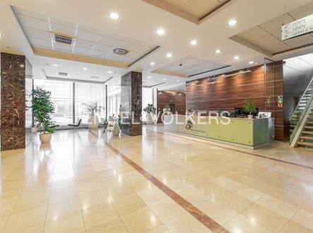 Pronájem kanceláře, 1 891 m²