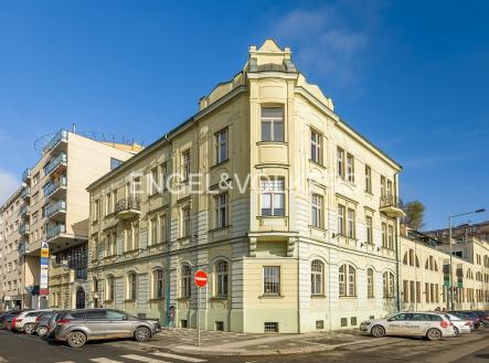 Pronájem kanceláře, 325 m²