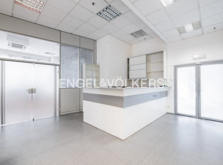 Pronájem kanceláře, 198 m²
