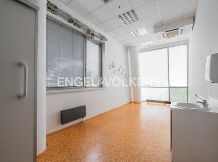 Pronájem kanceláře, 198 m²