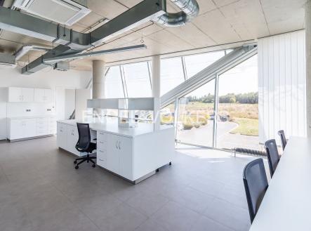 Pronájem komerčního objektu, jiný, 360 m²