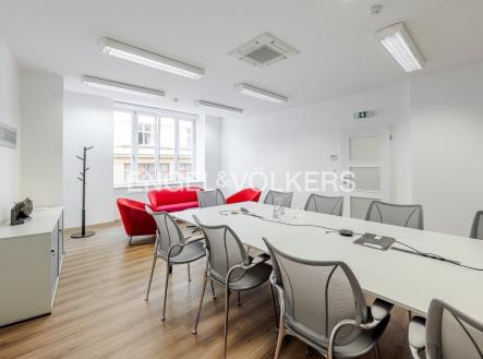 Pronájem kanceláře, 150 m²
