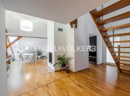 Pronájem bytu, 5+kk, 210 m²