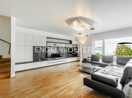 Pronájem domu/vily, 473 m²