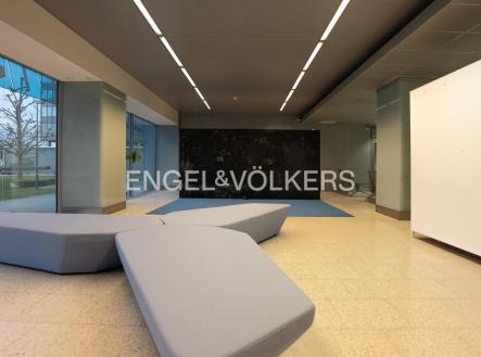 Pronájem komerčního objektu, jiný, 500 m²