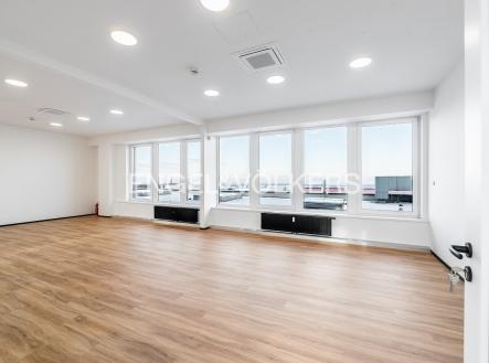 Pronájem kanceláře, 200 m²