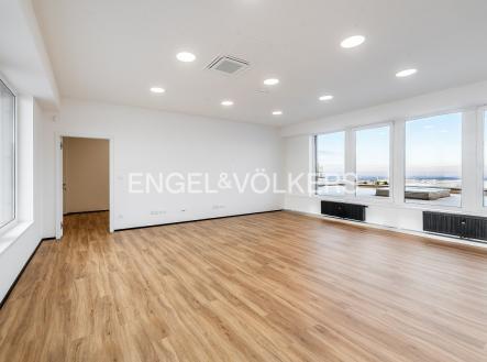 Pronájem obchodní prostor, 200 m²