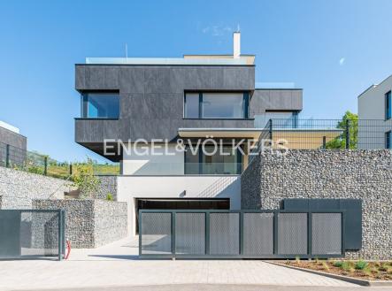 Pronájem domu/vily, 408 m² obrázek