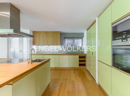 Pronájem domu/vily, 400 m²