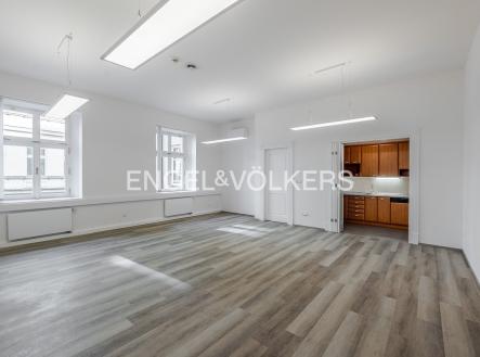 Pronájem kanceláře, 156 m²