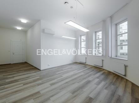 Pronájem kanceláře, 156 m²
